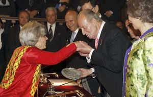 Los Reyes entregan el Premio Cervantes a Elana Poniatowska