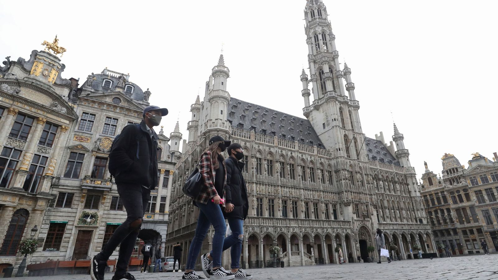 Restaurantes: El toque de queda se extiende en Europa: tras Francia llega a  Bruselas