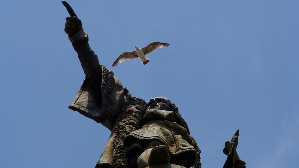 Foto: Detalle de la estatua de Colón situada al final de las Ramblas de Barcelona. (EFE)