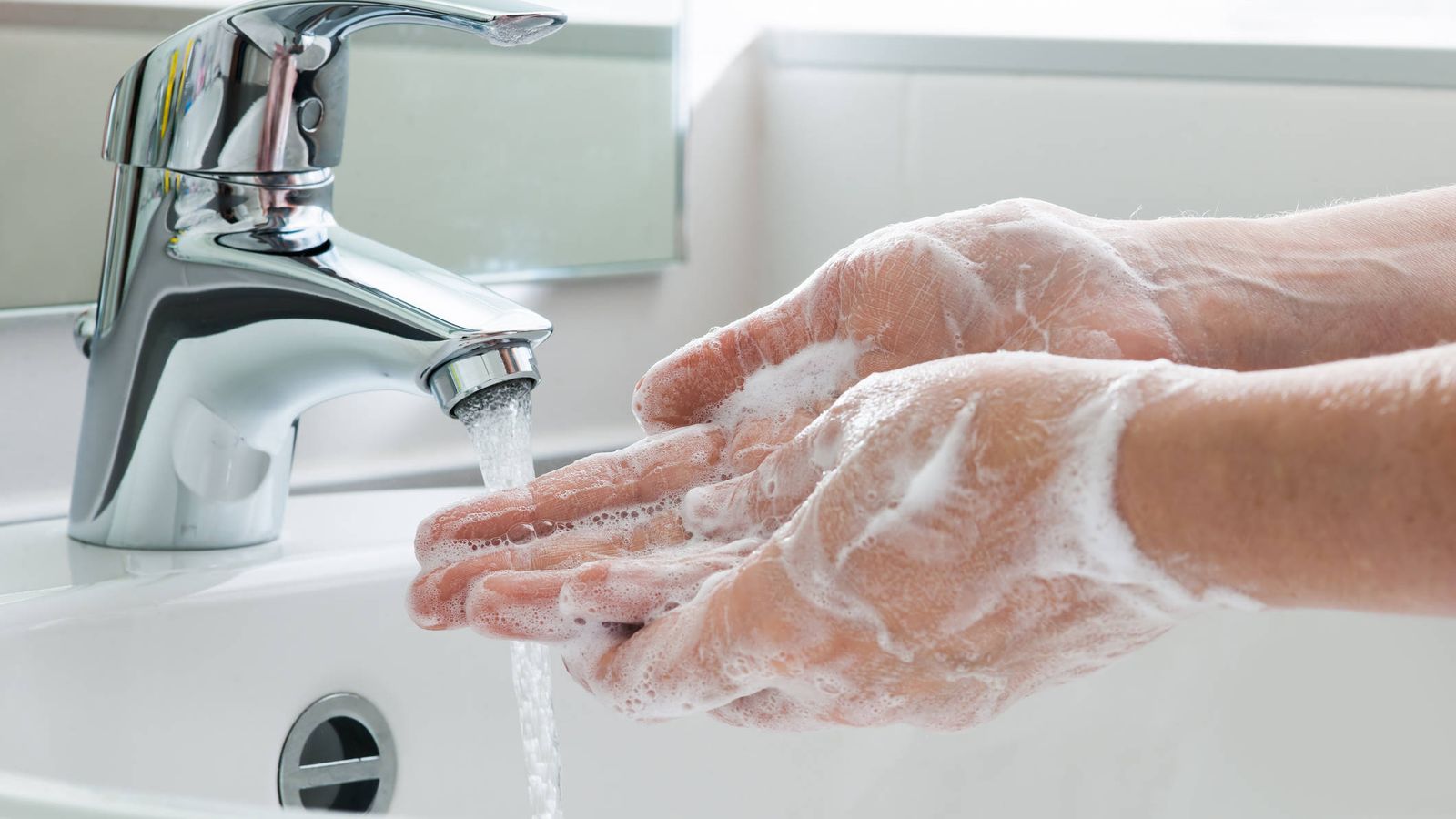 Cómo lavar exactamente tus manos contra el coronavirus, de acuerdo con los  doctores