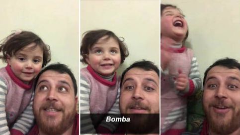 Un padre sirio finge ante su hija que las bombas son un juego
