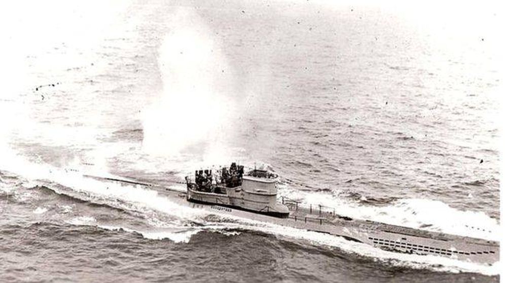 Foto: Una de las últimas imágenes del U-966 Gut Holz antes de ser hundido. (BBC)