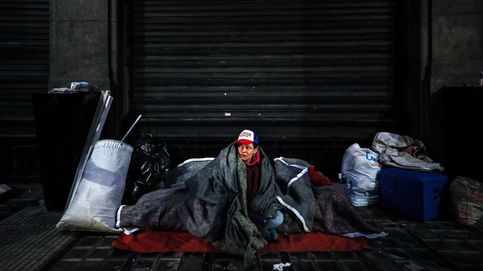 Pandemia para los sin techo, mientras Francia se prepara para su Día Nacional: el día en fotos