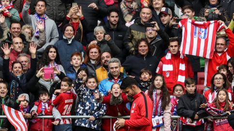Más de 25.000 aficionados dan la bienvenida a Diego Costa y Vitolo en el Wanda