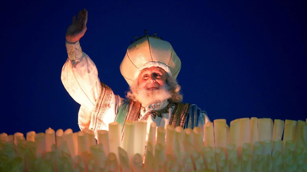 Foto: El saludo de Melchor en la Cabalgata de los Reyes Magos en Madrid