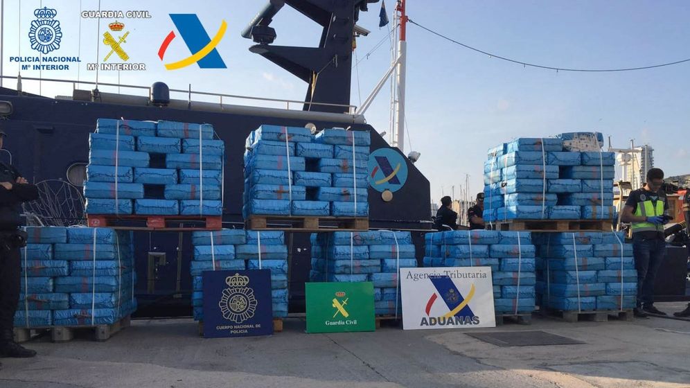 Foto: Imagen de varias toneladas de hachÃs interceptadas por el Servicio de Vigilancia Aduanera (Efe).