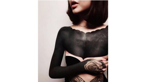 Los 'blackout tattoos', la nueva tendencia en tatuajes