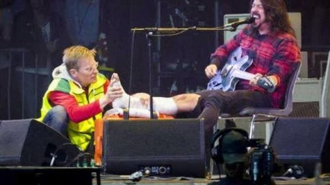 YouTube - El cantante de Foo Fighters se rompe una pierna en el escenario