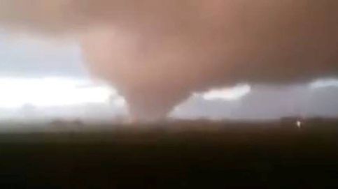 Un impresionante tornado azota la región italiana de Ladispoli