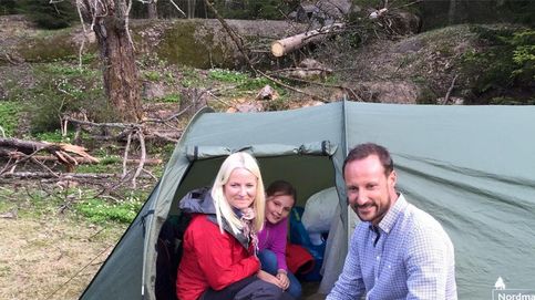 Mette-Marit de Noruega muestra su cara más natural en una acampada con sus hijos