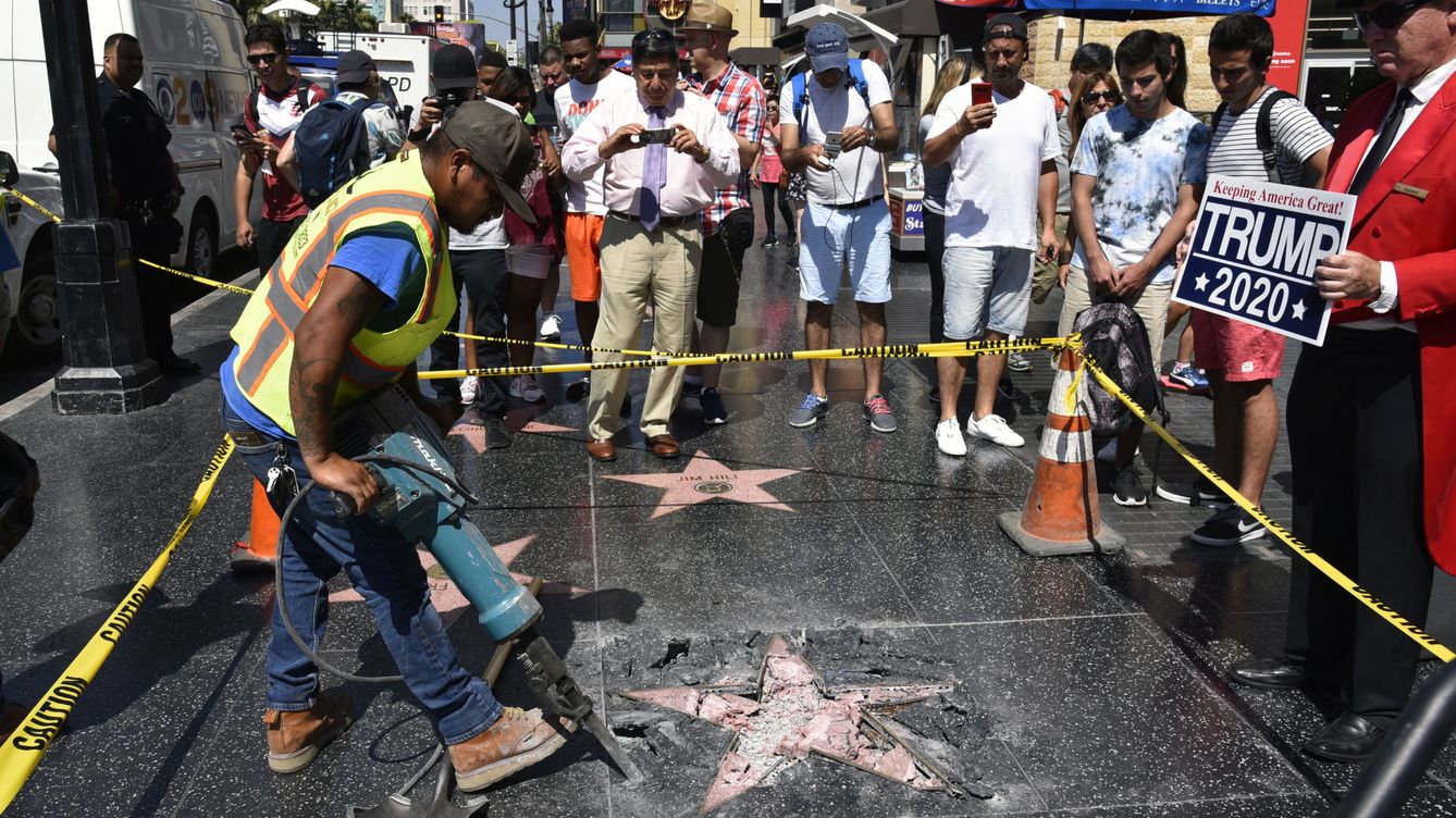 Foto: La estrella del paseo de la fama del presidente Trump, destruida