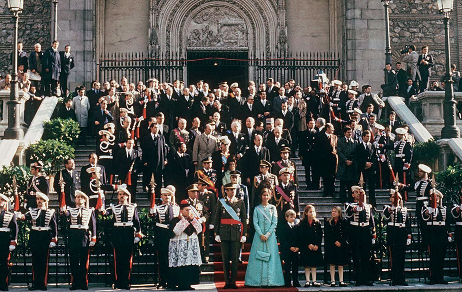 En imágenes: así fue la proclamación de don Juan Carlos y doña Sofía 45  años atrás