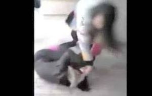 Brutal paliza de una niña a una compañera en un colegio de Sabadell