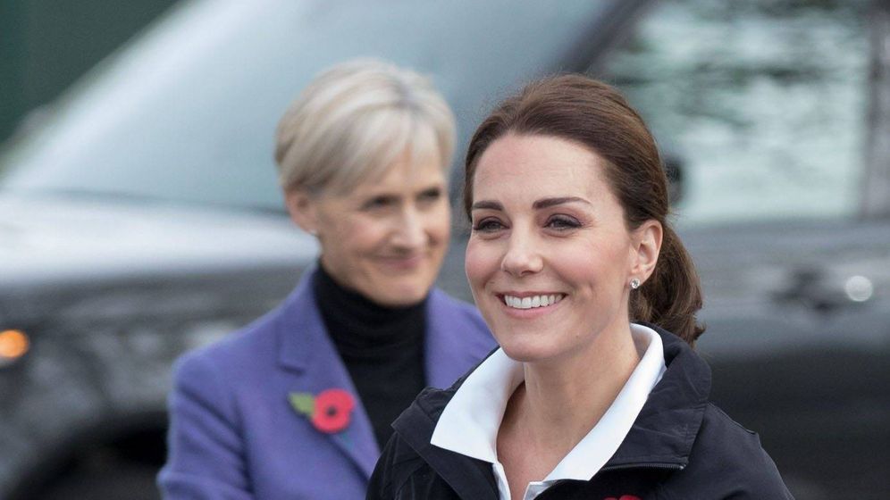 Foto: Kate Middleton y Catherine Quinn, su secretaria personal. (Cordon Press)