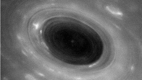 Las fotos históricas de la sonda Cassini cruzando por primera vez los anillos de Saturno