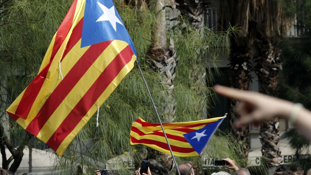 Foto: Banderas esteladas, fotografiadas durante una manifestación en Barcelona. (EFE)