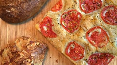 En qué se diferencia la coca catalana de la pizza y la focaccia