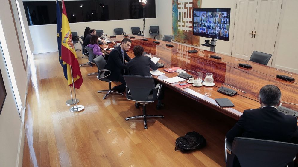 Foto: Pedro Sánchez y Salvador Illa en la videoconferencia de presidentes autonómicos. (EFE)
