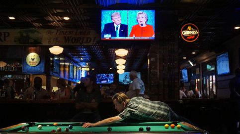 El debate entre Clinton y Trump, en imágenes: sonrisas, besos... cervezas y billar