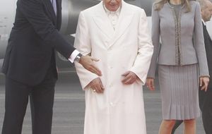 Los príncipes de Asturias reciben al Papa