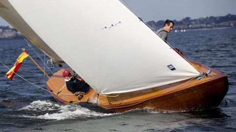 Las fotos del Rey Juan Carlos navegando por primera vez con el nuevo 'Bribón' en Pontevedra