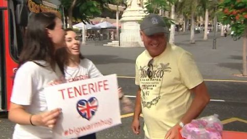 'Abraza a un británico': la campaña en Tenerife que demuestra cariño a los extranjeros tras el Brexit