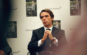 Aznar reúne a más donantes que ministros en la presentación de su último libro
