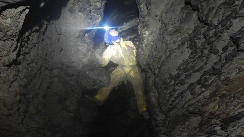 Un pasaje oculto lleva a los exploradores a descubrir la cueva más profunda de Australia