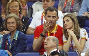 Los príncipes de Asturias y la reina animan a la Selección Española de baloncesto