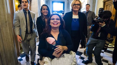 Jornada histórica en EEUU: una senadora acude a votar a la cámara con su hija recién nacida