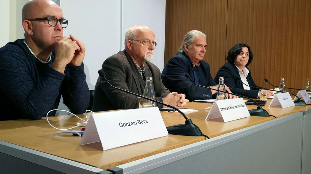 Foto: Bernhard Felix von GrÃ¼nberg, exdiputado regional socialdemÃ³crata, a la izquierda de Gonzalo Boye, abogado de Carles Puigdemont, en un encuentro el pasado febrero. 