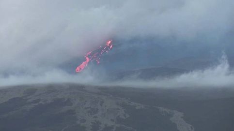 Brutal erupción de un volcán de Isla Reunión