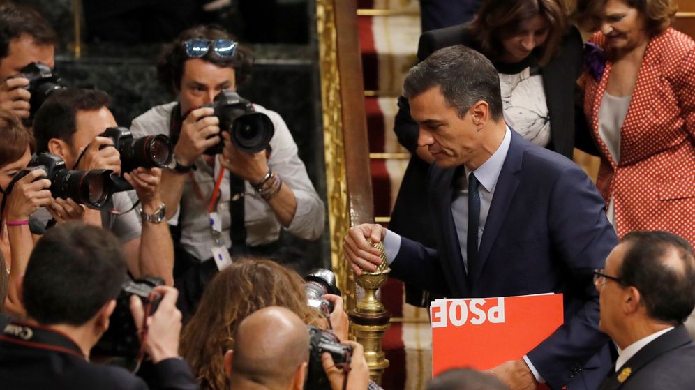 Foto: El candidato socialista a la presidencia del Gobierno, Pedro SÃ¡nchez, abandona el hemiciclo despuÃ©s de que el pleno del Congreso volviera a rechazar su investidura. (EFE)