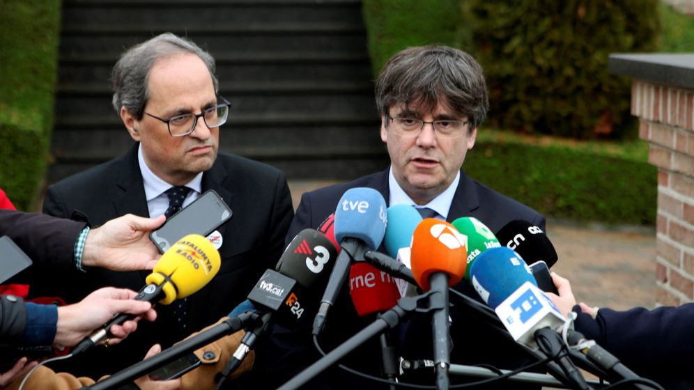 Foto: El presidente de la Generalitat de Cataluña, Quim Torra (i), junto al 'expresident', Carles Puigdemont (d), hacen unas declaraciones tras reunirse en Waterloo. (EFE)