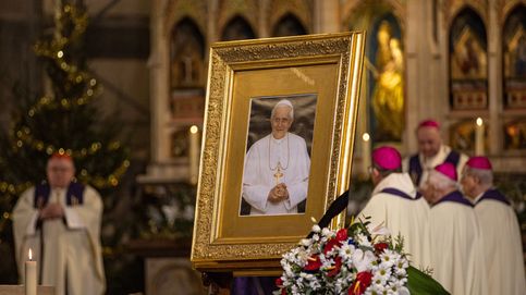 La Iglesia despide a Benedicto en un histórico funeral con 50.000 asistentes: Seguid sus huellas