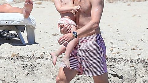 Xabi Alonso y Nagore, de vacaciones en Ibiza con sus hijos