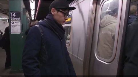 Las caras de los viajeros del metro cuando se les cierran las puertas: esto ocurre en Nueva York (pero podría ser Madrid)
