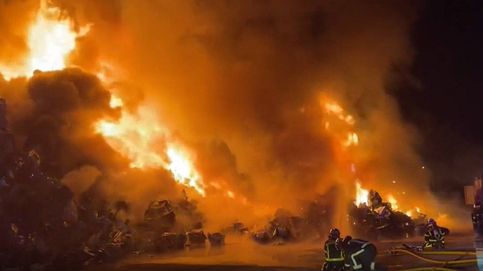 Así ha sido el incendio en una chatarrería de Leganés