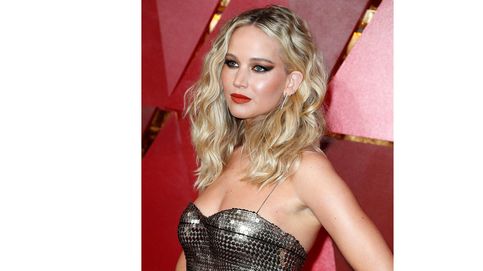 De Emma Stone a Jennifer Lawrence: rizos, escotes y labios rojos, la belleza de los Oscar