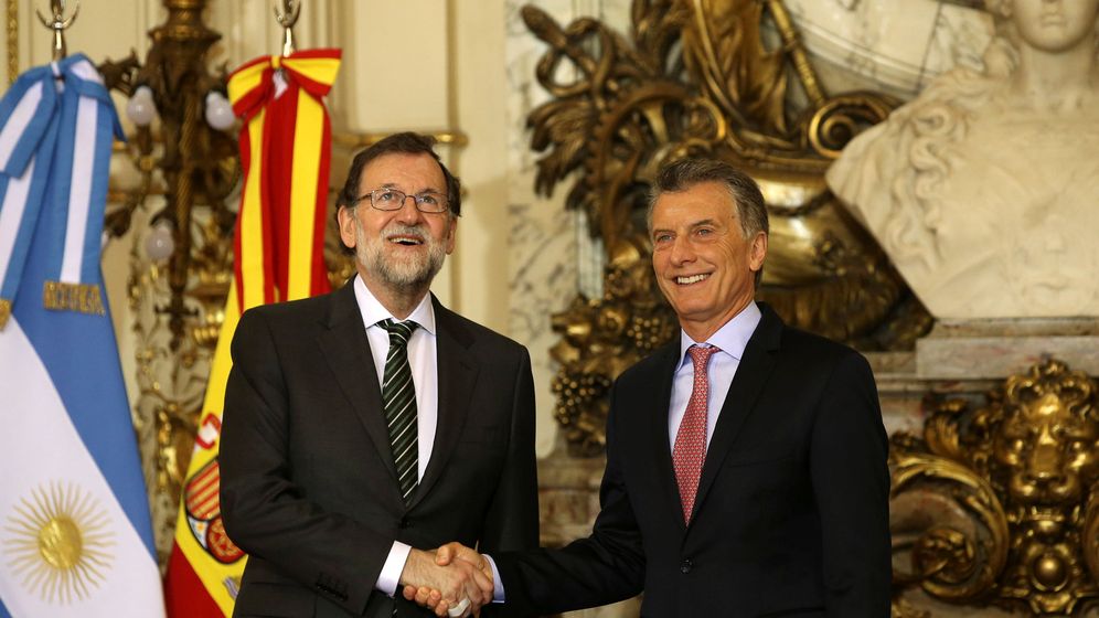 Foto: El presidente del Gobierno de EspaÃ±a, Mariano Rajoy (i), posa junto al presidente argentino, Mauricio Macri (d), en la Casa Rosada en Buenos Aires. (Reuters)