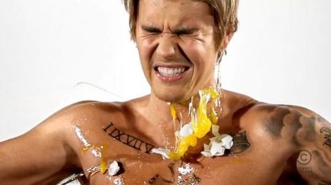 Justin Bieber, bajo una lluvia de huevos
