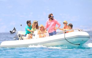 La baronesa Thyssen ya veranea con su hijo y su nuera en Ibiza