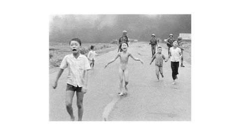 Del izado de bandera en Iwo Jima al niño refugiado Aylan: las 100 fotografías más influyentes de la historia, según Time