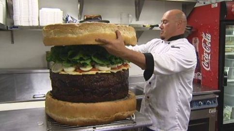 Así era la hamburguesa más grande del mundo... hasta 2012: 74 kilos y 399 dólares