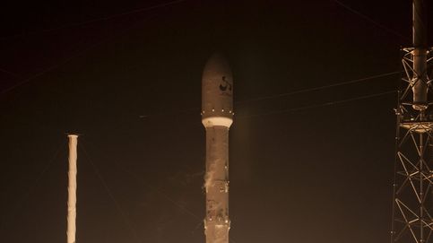  SpaceX consigue con éxito el aterrizaje de un nuevo cohete Falcon 9 en una plataforma flotante