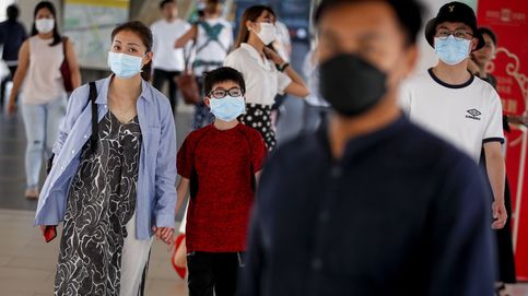 Largas colas en Bangkok para comprar mascarillas ante el nuevo brote de coronavirus