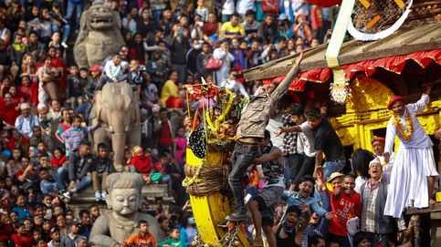 Nepal inicia las celebraciones del año nuevo y Canaletto en Roma: el día en fotos