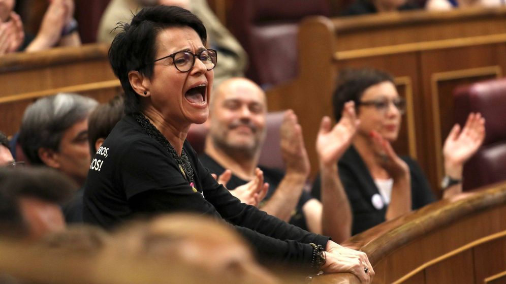 Foto: La diputada brasileña de ERC por Barcelona María Carvalho Dantas, durante la sesión constitutiva de las nuevas Cortes Generales. (EFE)