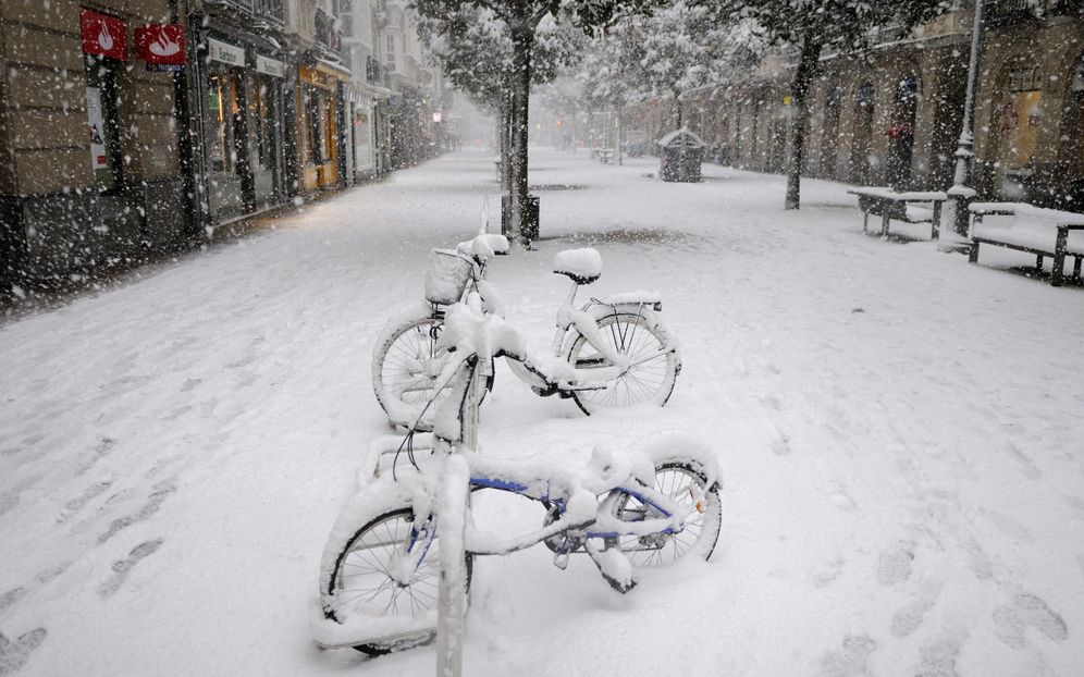 Resultado de imagen de foto de bici con nieve y frio