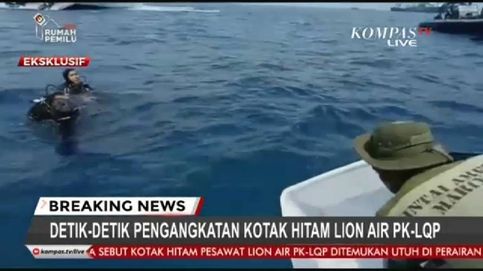 Recuperada una de las cajas negras del avión que se estrelló en el mar de Java